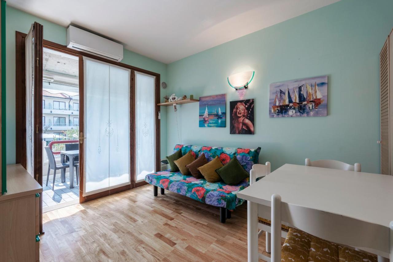 Azzurra Suite - Monolocale Con Piscina E Wifi Σιρμιόνε Εξωτερικό φωτογραφία