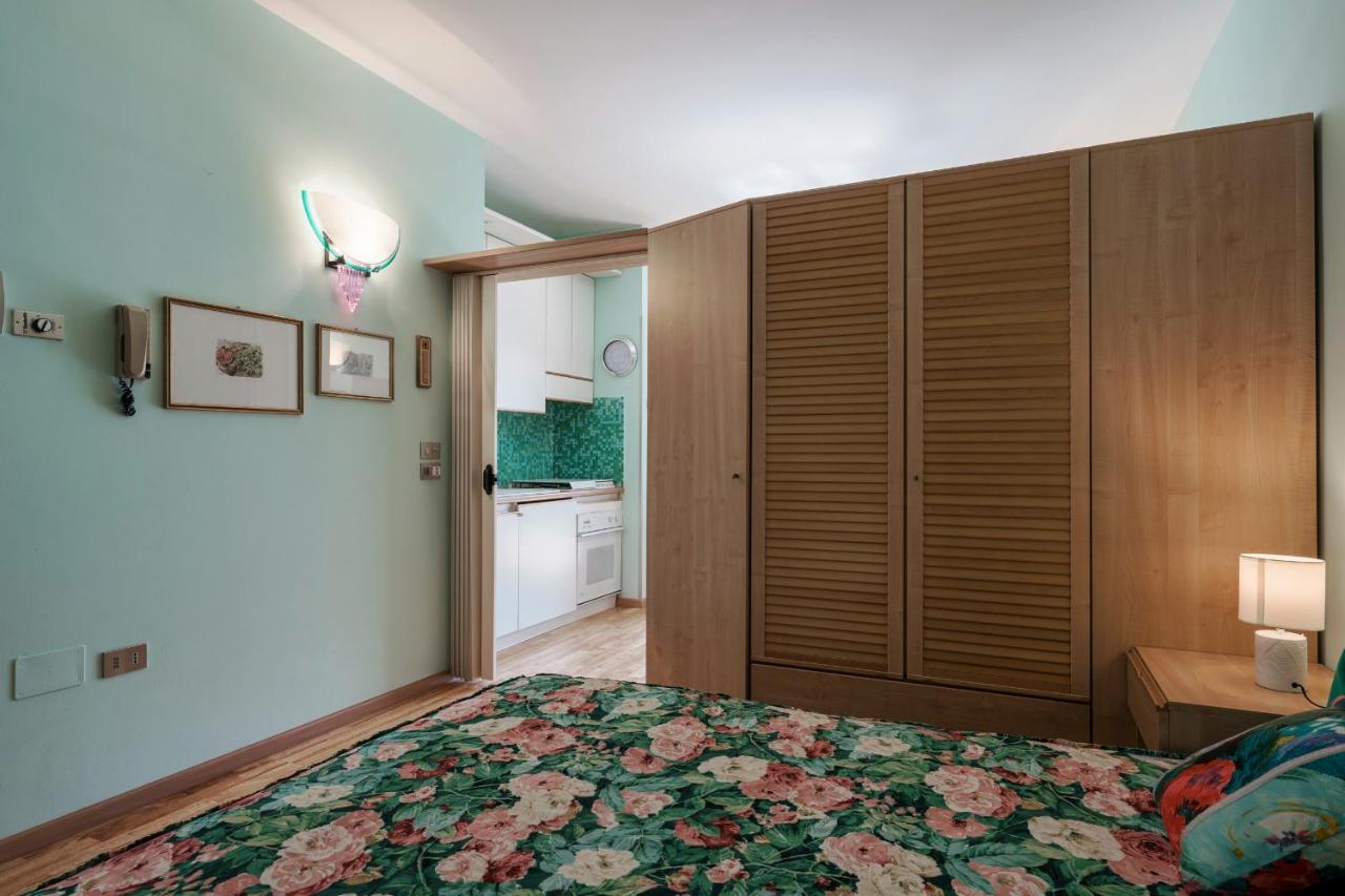 Azzurra Suite - Monolocale Con Piscina E Wifi Σιρμιόνε Εξωτερικό φωτογραφία